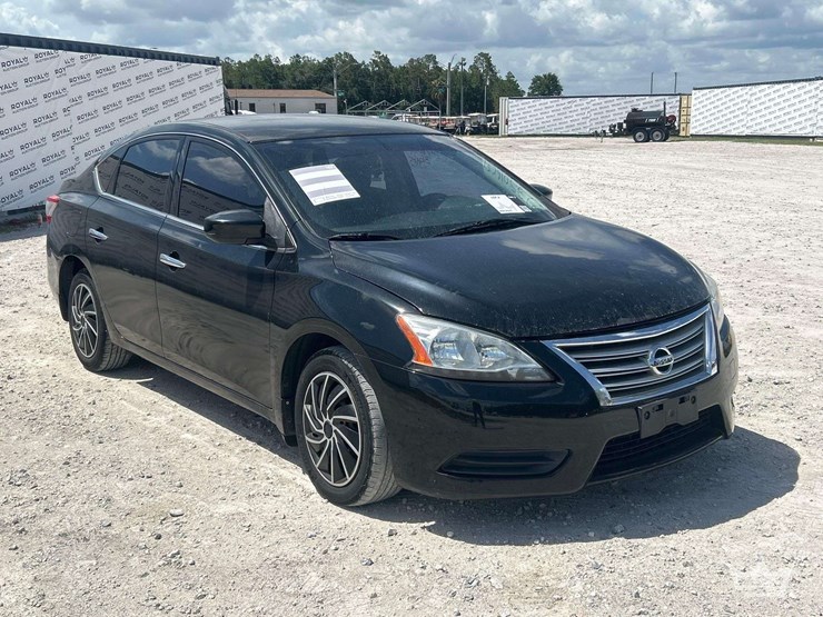 2015-nissan-sentra-sedan-image-2