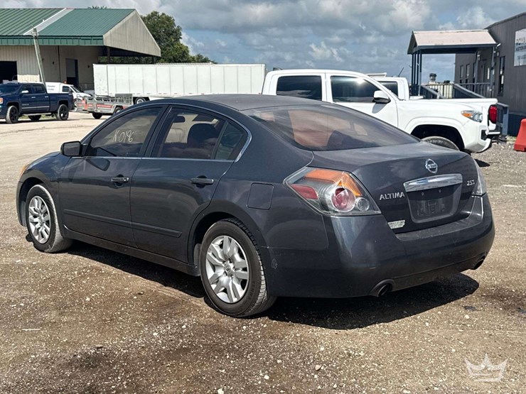 2012-nissan-altima-sedan-image-4