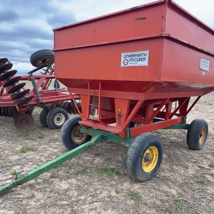 JOHN DEERE 1065A