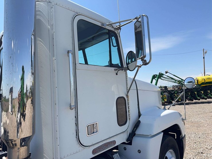 1996-fld-120-freightliner-day-cab-semi-image-19