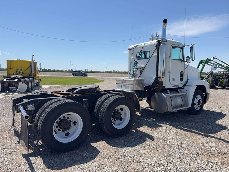 1996-fld-120-freightliner-day-cab-semi-image-4