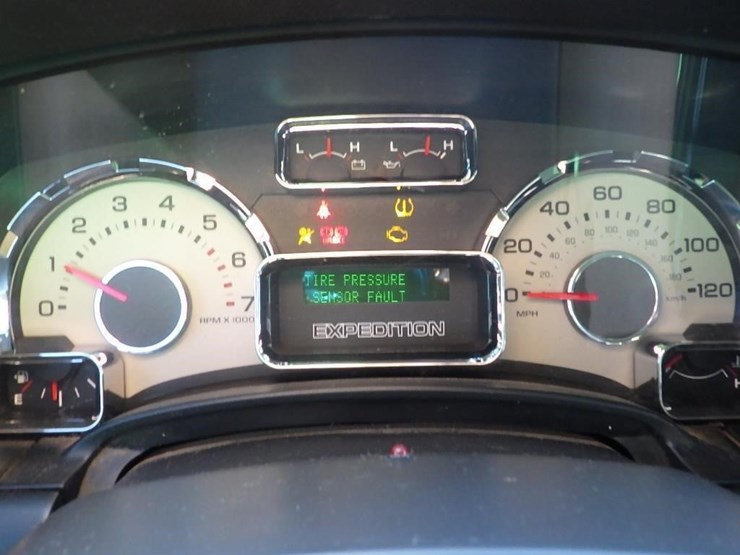 2010-ford-expedition-image-27