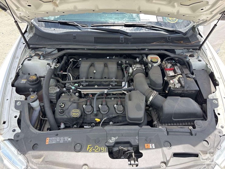 2016-ford-taurus-sedan-image-7