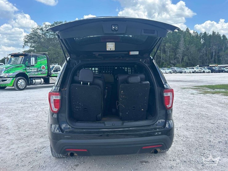 2017-ford-explorer-image-23