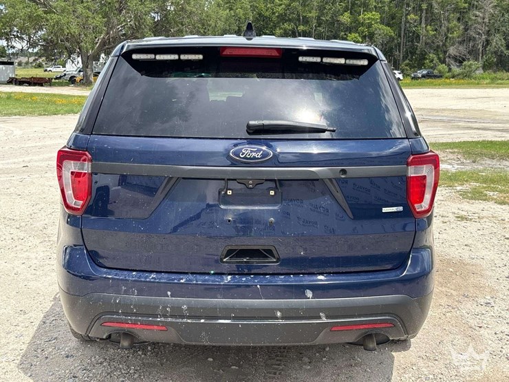 2016-ford-explorer-image-21