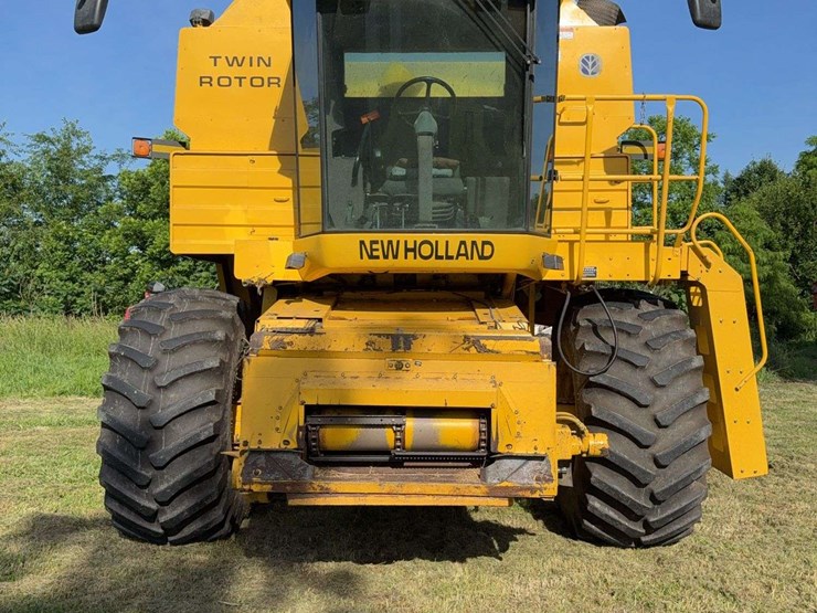 2002-new-holland-tr89-image-3