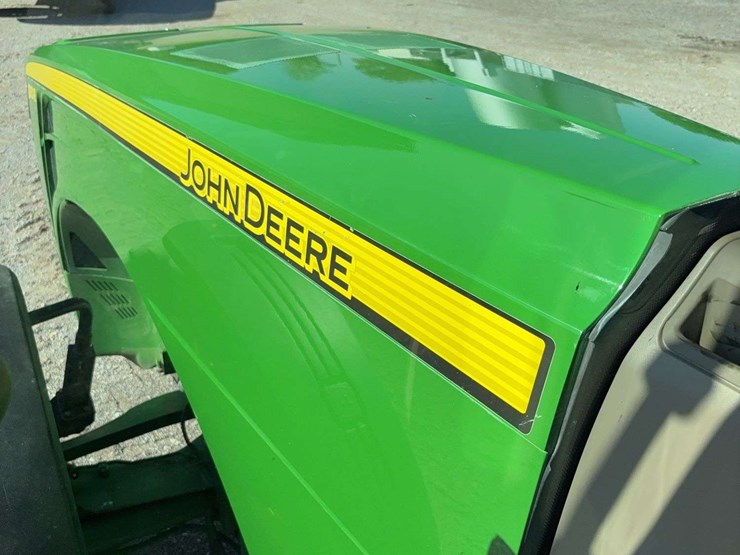 2011-john-deere-8260r-image-45