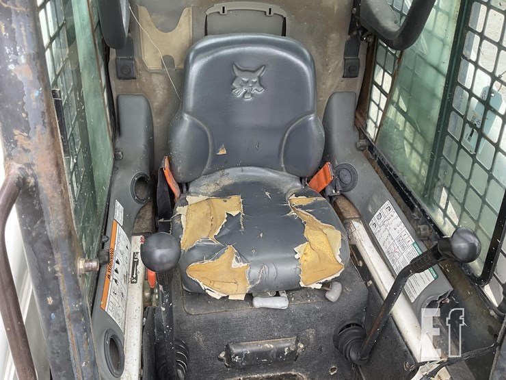 2008-bobcat-t320-image-14