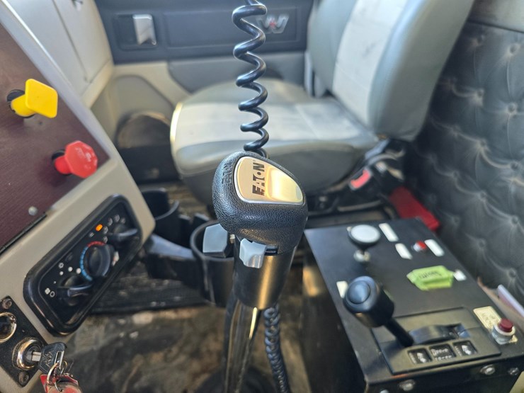 2020-western-star-4900-image-87