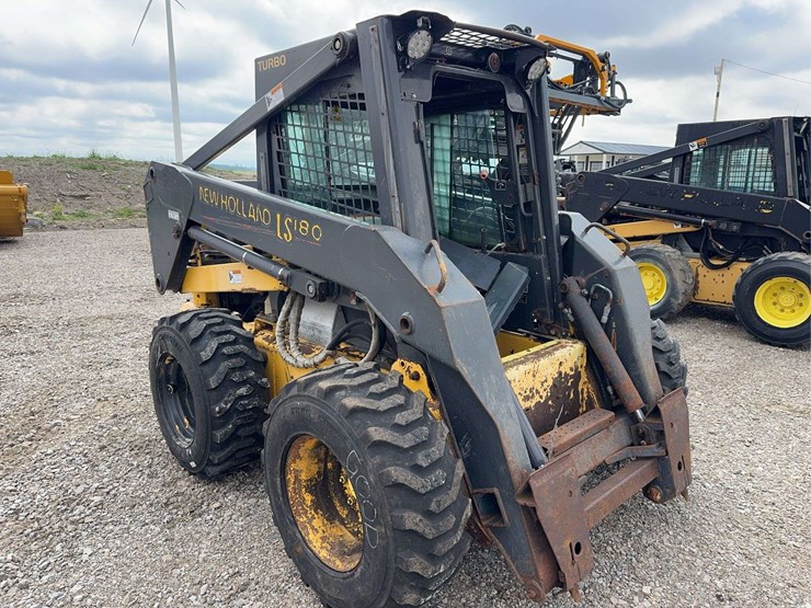 new-holland-ls180-image-3