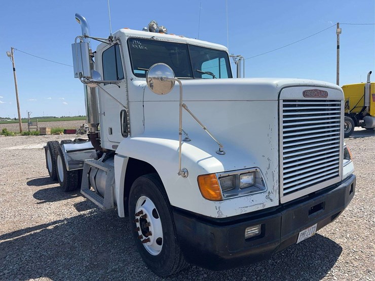 1996-fld-120-freightliner-day-cab-semi-image-8