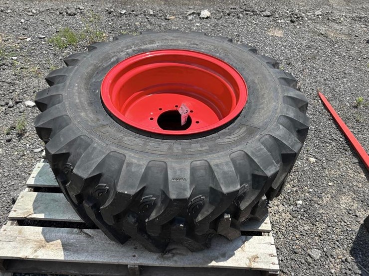tiron-15-19.5-tire-w/-8-lug-rim-(pair)-image-1