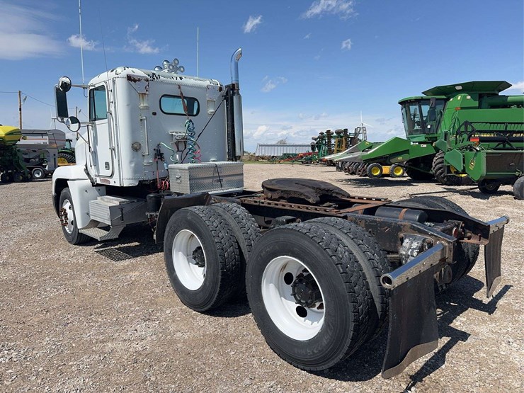 1996-fld-120-freightliner-day-cab-semi-image-5