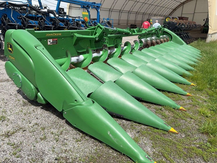 2018-john-deere-12-image-4