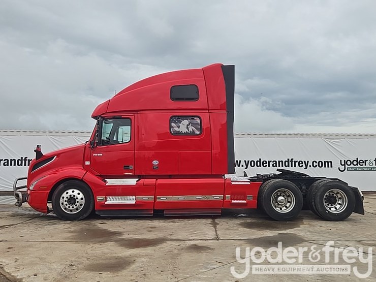 2019-volvo-vnl860-image-2