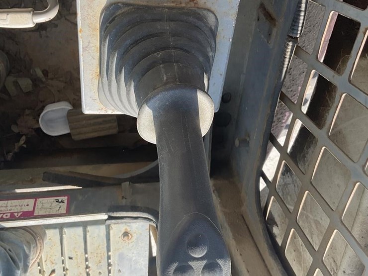 2004-takeuchi-tl150-image-16