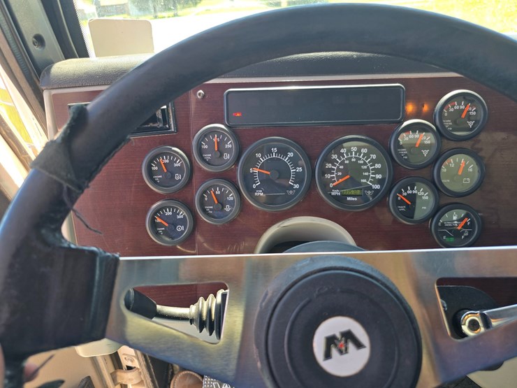 2020-western-star-4900-image-89