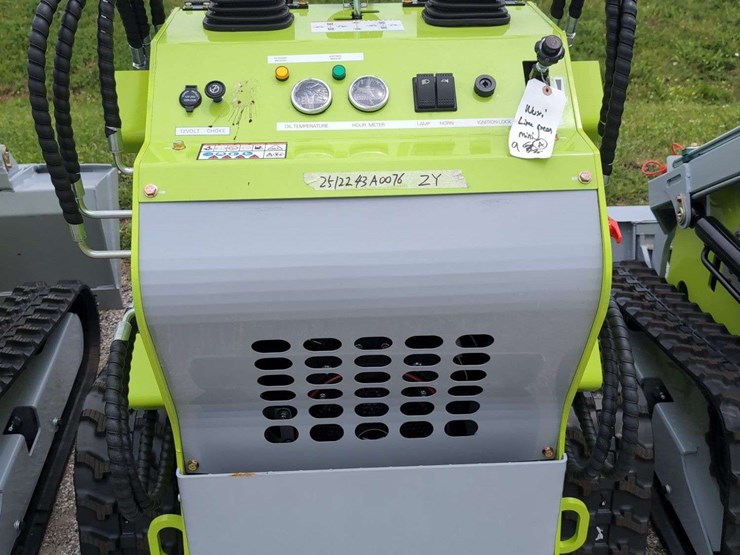 ats-mini-crawler-loader---t460---green---23hp-image-4