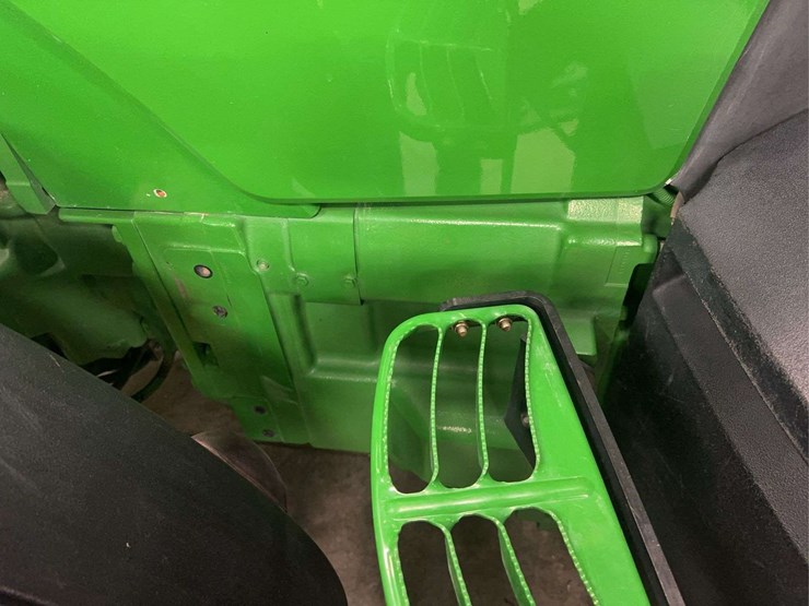2013-john-deere-8285r-image-83