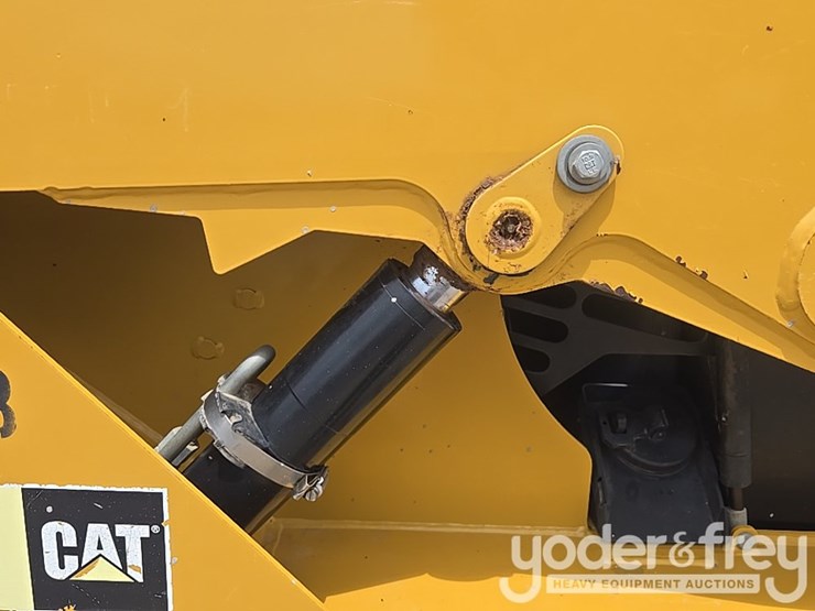 2011-caterpillar-257b3-image-28