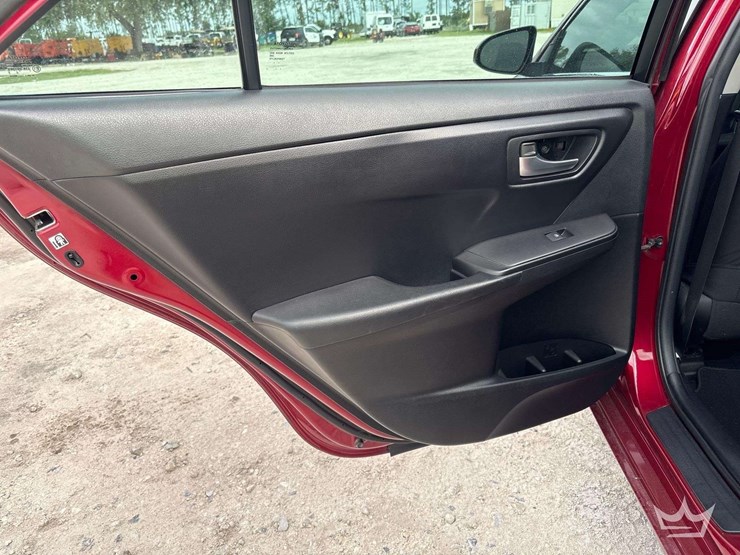 2016-toyota-camry-hybrid-sedan-image-20
