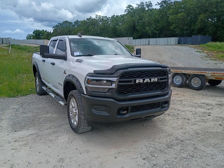 2020-dodge-2500-image-13