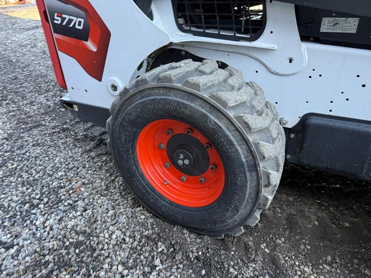 2024-bobcat-s770-image-13