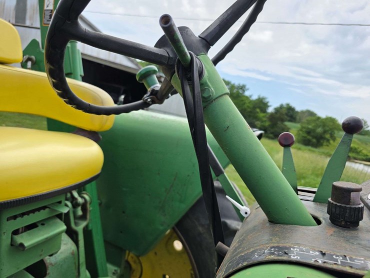 john-deere-3010-image-32