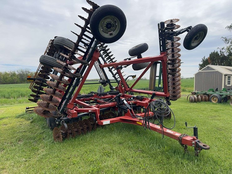 case-ih-330-image-1