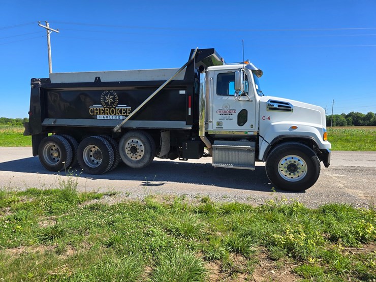 2018-western-star-4700-image-19