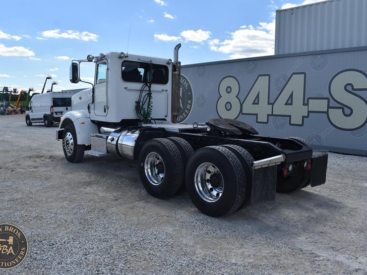 2013-peterbilt-367-image-6