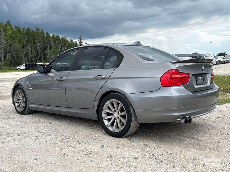 2011-bmw-328i-sedan-image-4