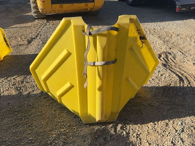 poly-auger-hopper---4’-wide-w/-metal-support-image-3