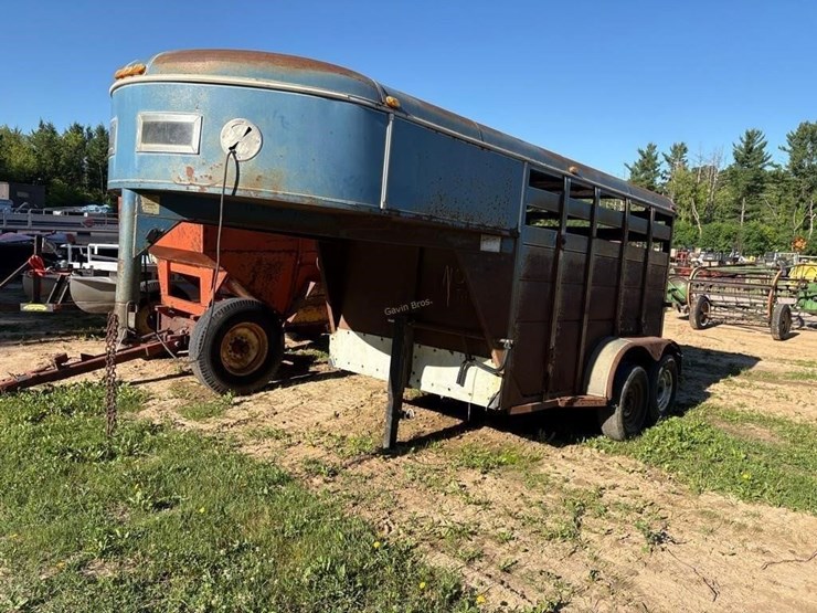 10'-gooseneck-cattle-trailer-image-1