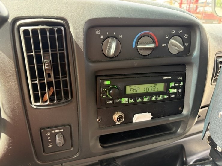 2002-chevrolet-express-3500-image-27