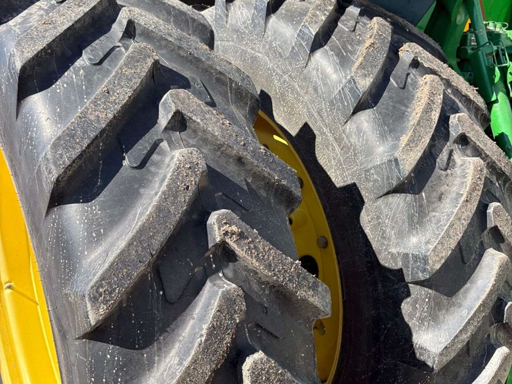 2012-john-deere-7230r-image-17