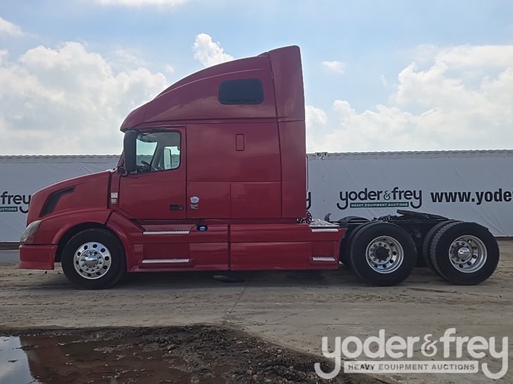 2015-volvo-vnl-image-2