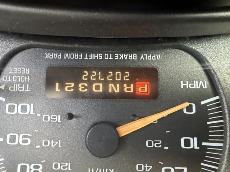 2002-chevrolet-express-3500-image-27