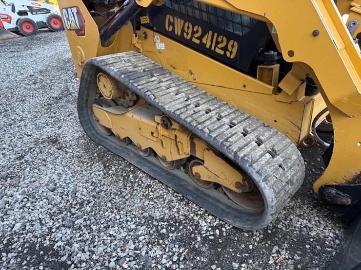 2023-caterpillar-259d3-image-12