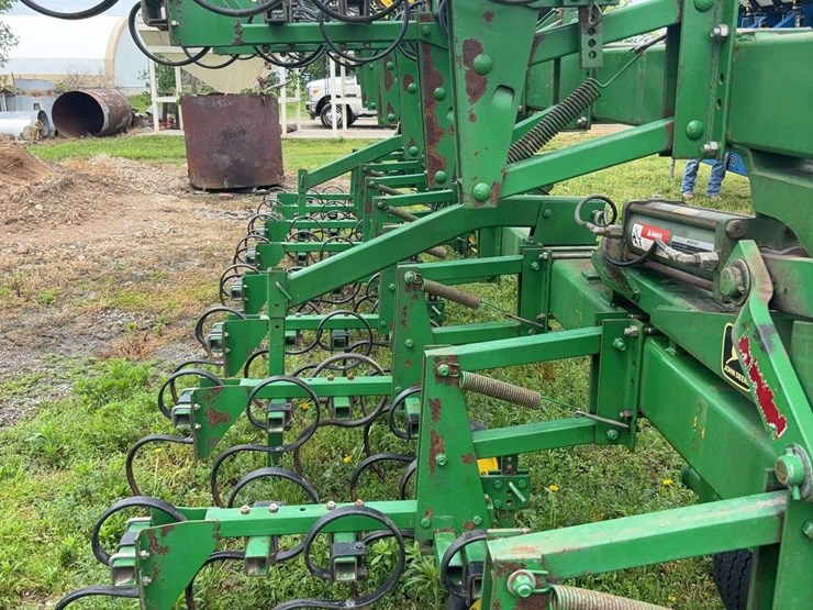 16-row-jd-row-crop-cultivator-image-7