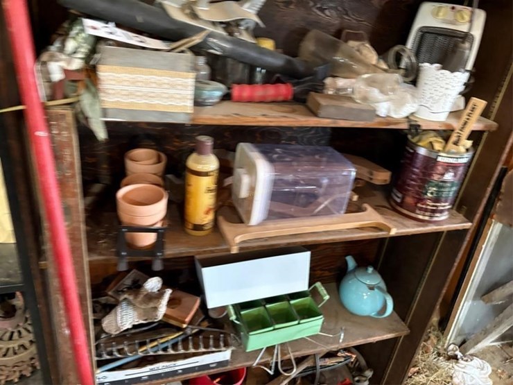 shelves-&-corner-contents.-image-10