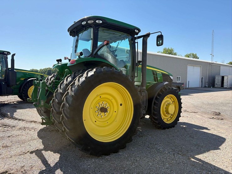 2011-john-deere-7260r-image-8