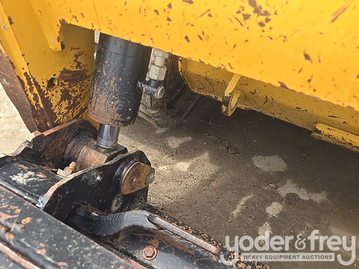2011-caterpillar-257b3-image-25