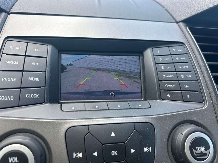 2015-ford-taurus-sedan-image-16
