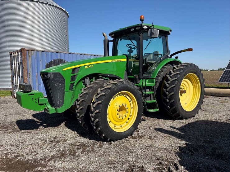 2010-john-deere-8320r-image-1