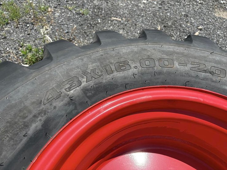 tiron-15-19.5-tire-w/-8-lug-rim-(pair)-image-3
