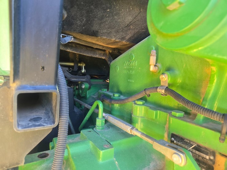 2010-john-deere-6115d-image-56