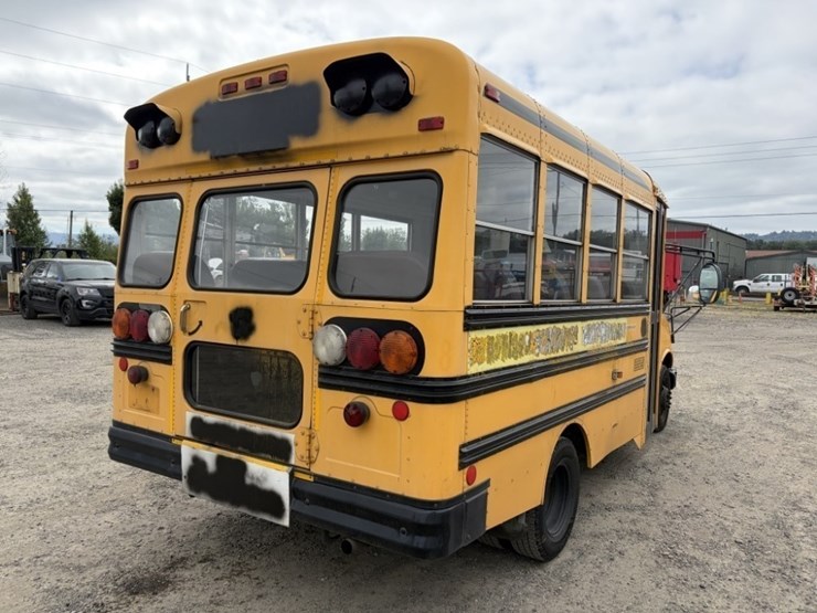 2002-chevrolet-express-3500-image-4