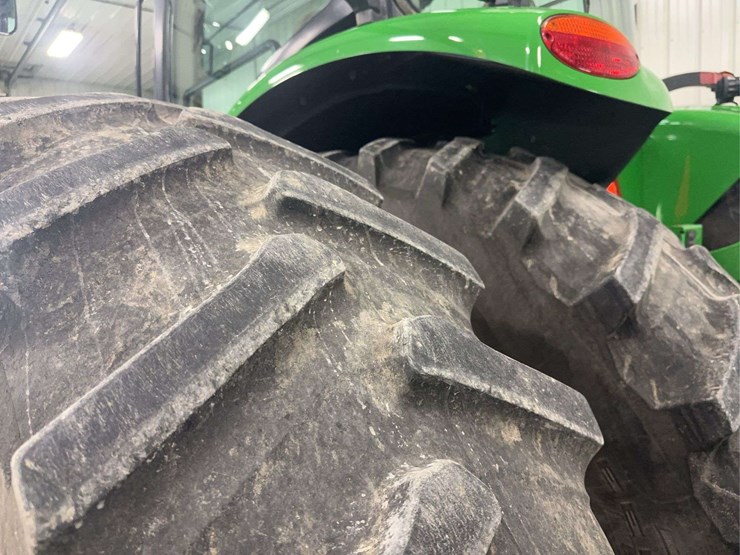 2013-john-deere-8285r-image-98