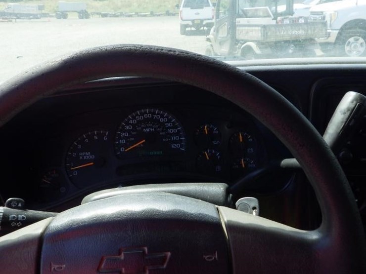 2004-chevrolet-3500-image-31